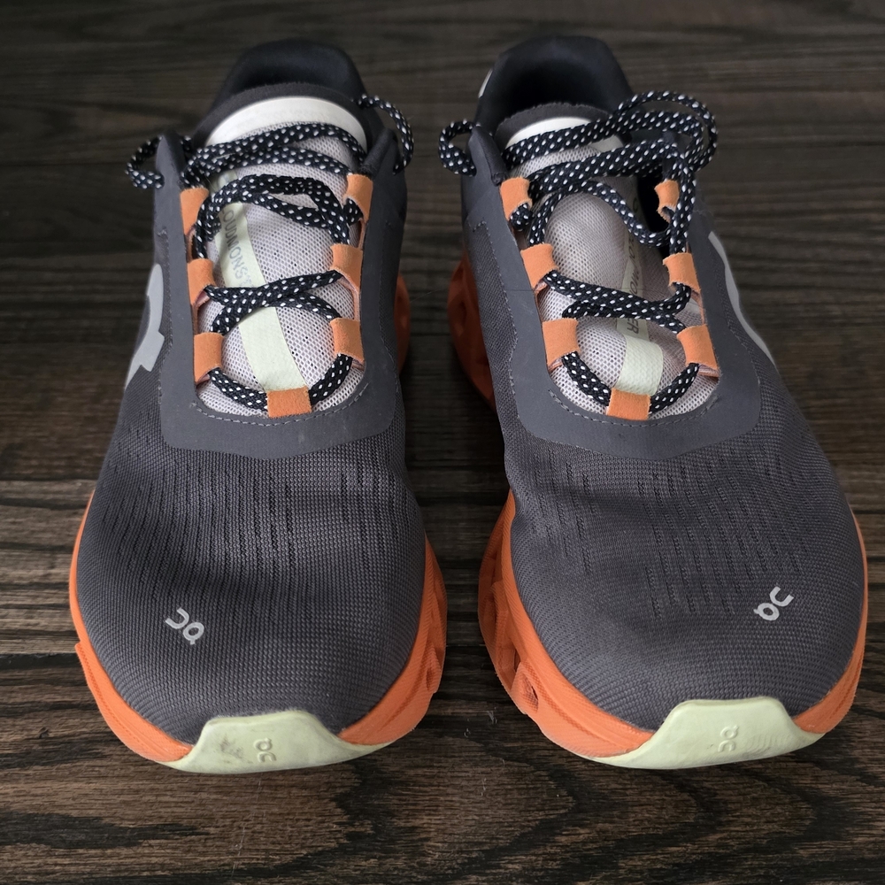 On Running Athletic Shoes in Gray and Orange VGUC